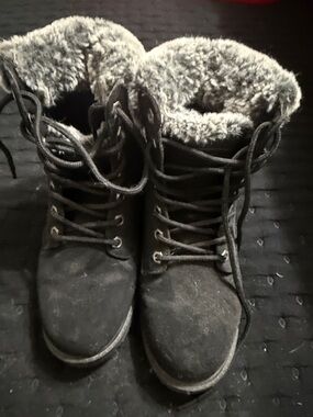 Lugz Black Faux Fur Lined Lace-Up Ankle Boots